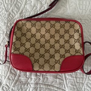 GUCCI Bree Guccissima GG Canvas Red Leather Crossbody Camera Bag Authentic